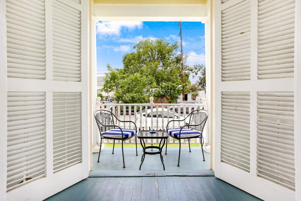 Uptown Spacious 4BD/3BA with Historic Charm